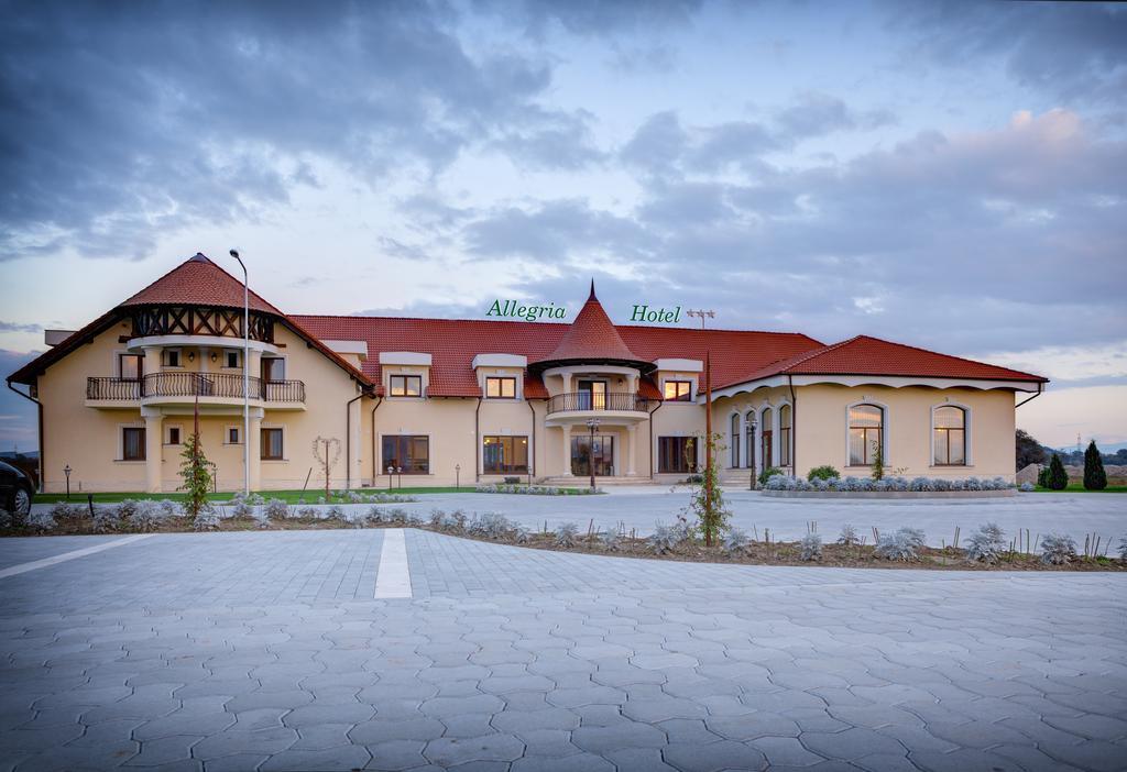 Allegria Hotel Alba Iulia Esterno foto