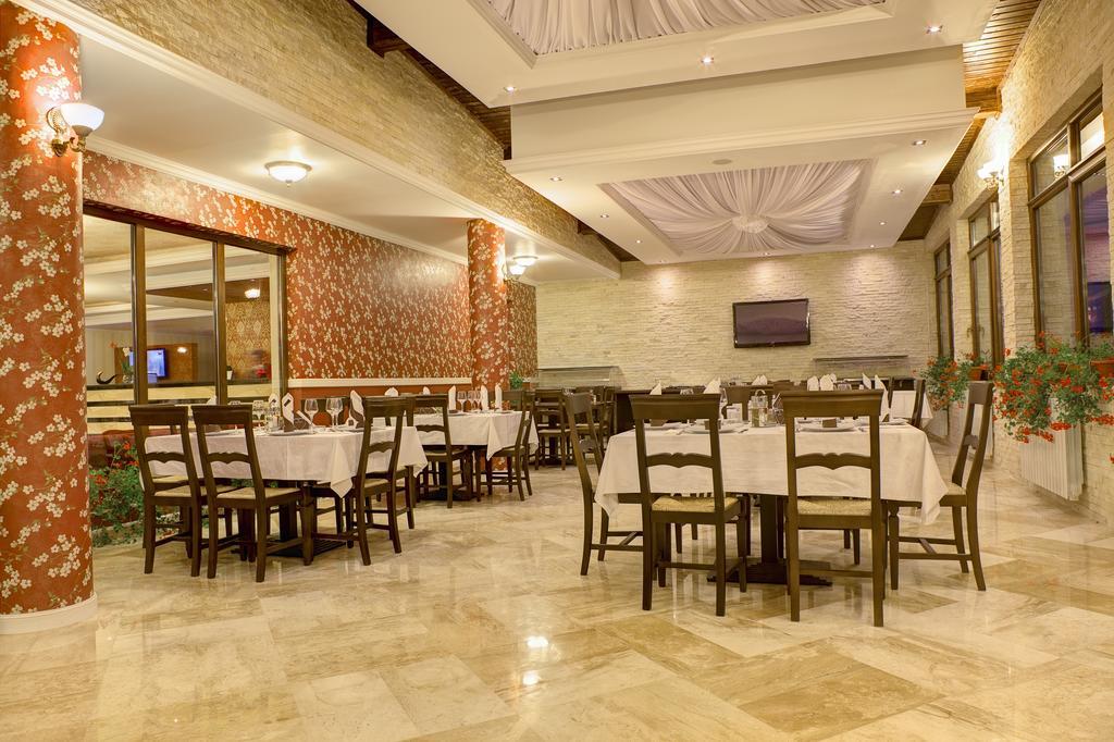 Allegria Hotel Alba Iulia Esterno foto