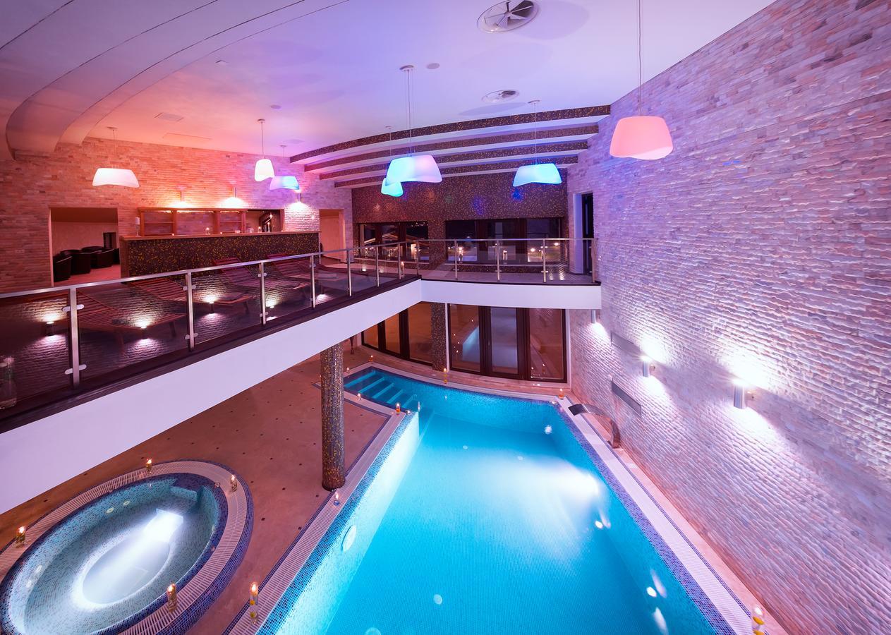 Allegria Hotel Alba Iulia Esterno foto