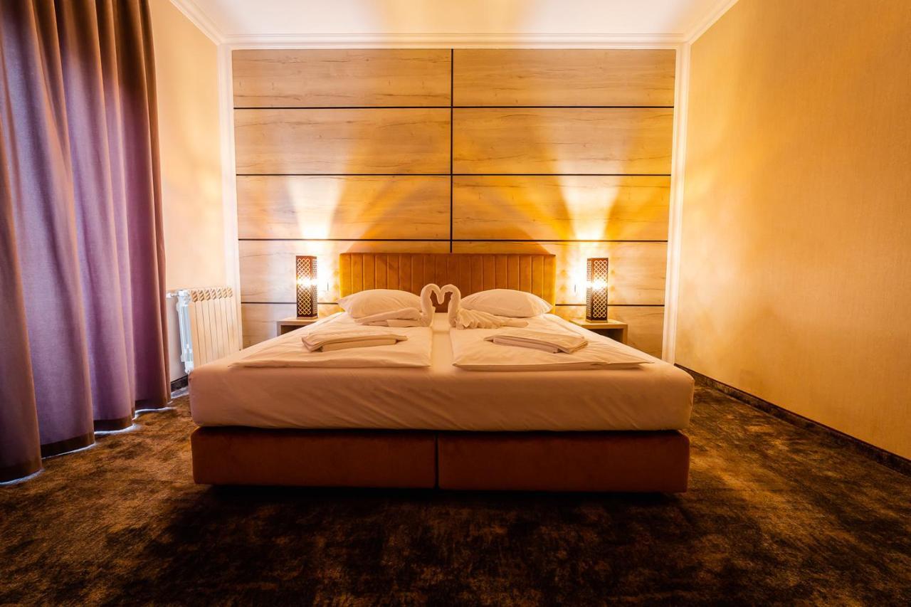 Allegria Hotel Alba Iulia Esterno foto