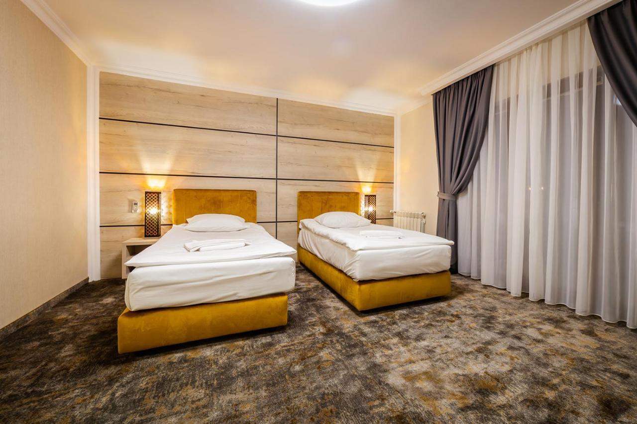 Allegria Hotel Alba Iulia Esterno foto