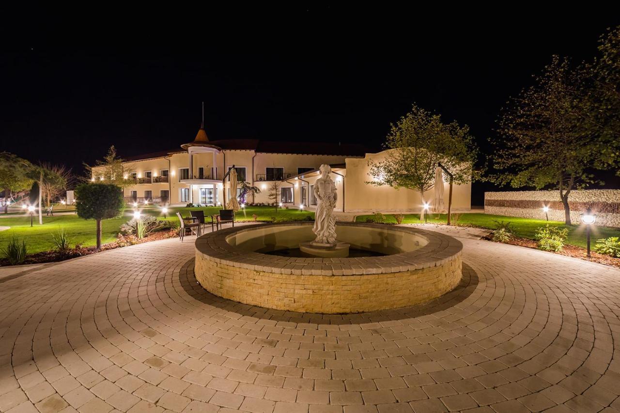 Allegria Hotel Alba Iulia Esterno foto
